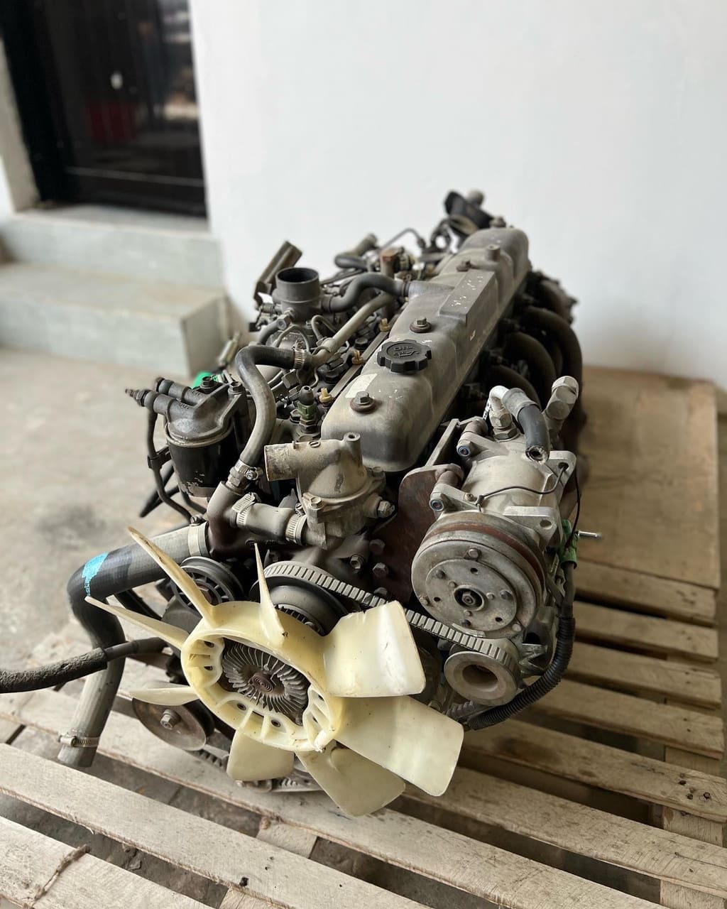 Land Cruiser 2H Diesel Engine W/ H55 Transmission